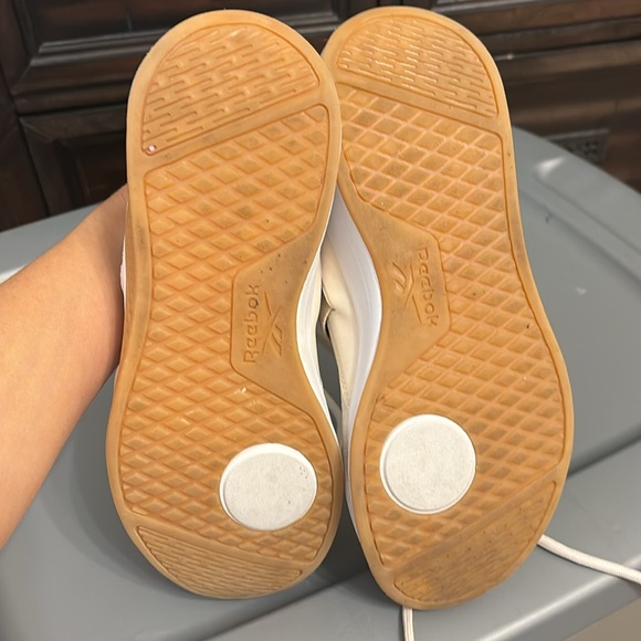 Like new Reebok shoes - Picture 3 of 5